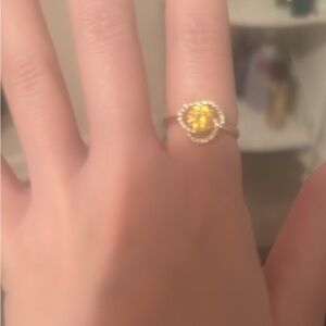 Yellow gold ring w/ yellow gemstone